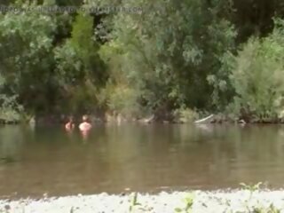 Naturist מבוגר זוג ב ה river, חופשי מלוכלך סרט f3