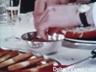 Vintažas seksas video 1960s - plaukuotas marriageable brunetė - lentelė už trys